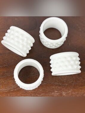 Rare Fenton milk glass vintage set of 4 Hobnail Pattern Napkin Ring Holders